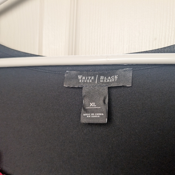 White House Black Market Short Sleeve Christmas Flower Top With Faux Necklace XL - Picture 6 of 7